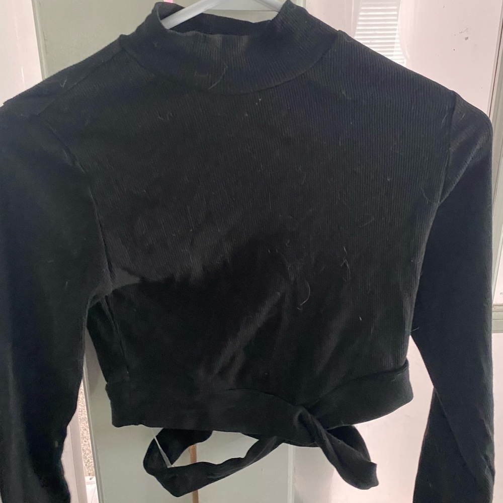 Black turtle neck with cross body straps at the bottom (XS)